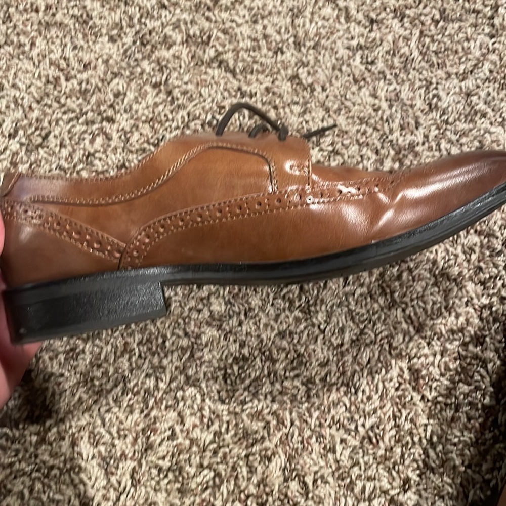 Men’s Brown Wing Tip Dress Shoes - Picture 2 of 4